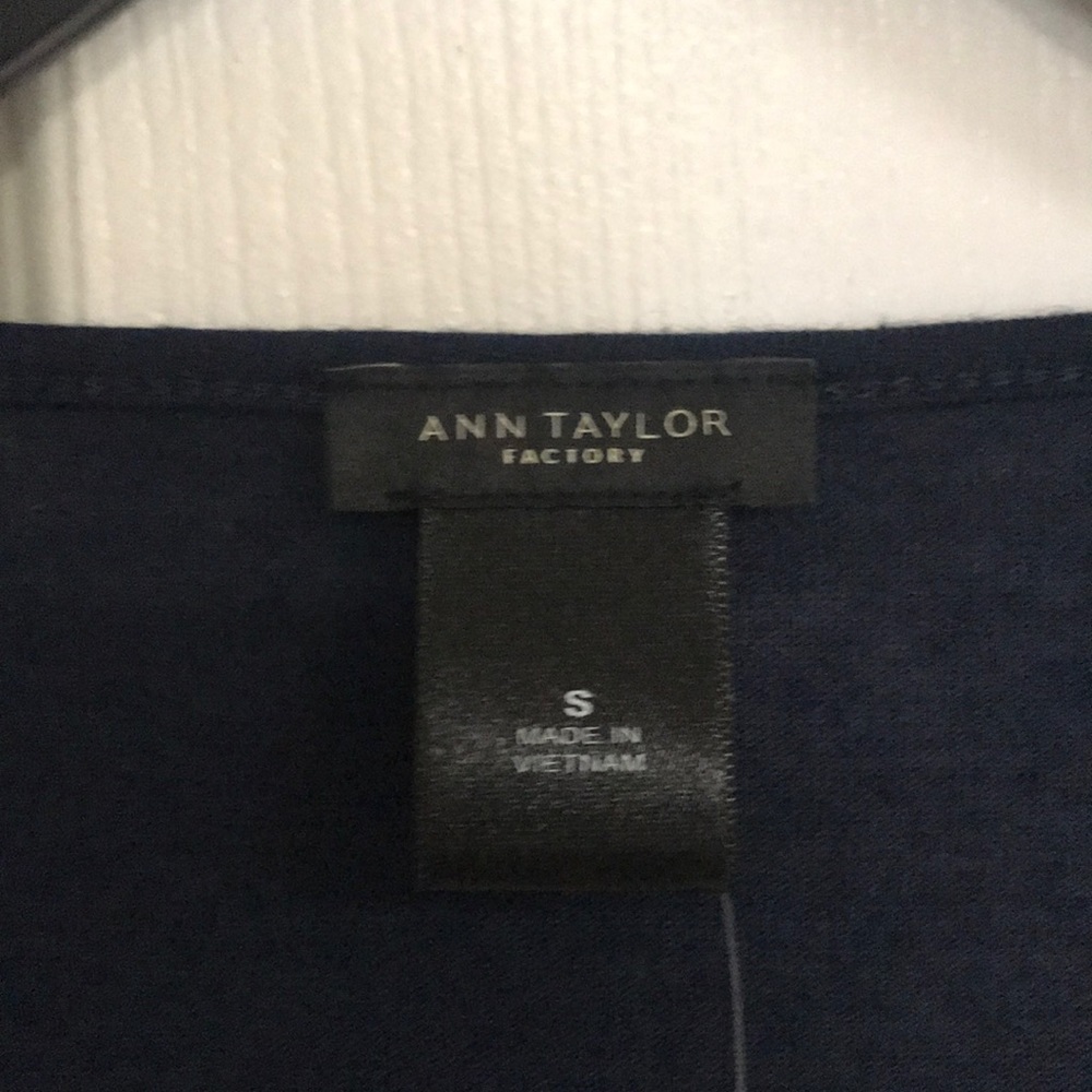 Ann Taylor Factory  NavySequence Shirt  small - Picture 5 of 6